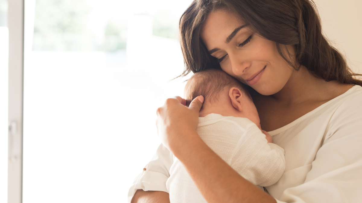 Mother cuddling her newborn baby during the first 1000 days of life