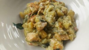 Chicken, potato and spinach bake in a creamy sauce