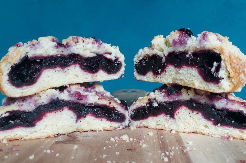 Polish Blueberry Buns – Jagodzianki with Crumble